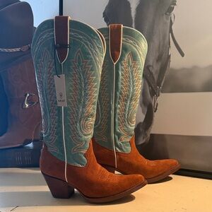 NWT Ariat Ambrose Penny Suede Women's Heeled Boots - Teal and Rust